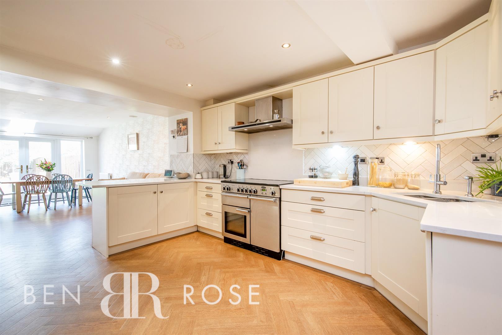 5 bed property in Hall Carr Lane, Preston
